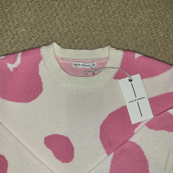 Moon & Madison Smiley NEW SIZE X Small Oversized 22 PTP Sweater Pink & White - Picture 9 of 9